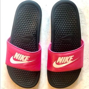 Nike Slides Like New!